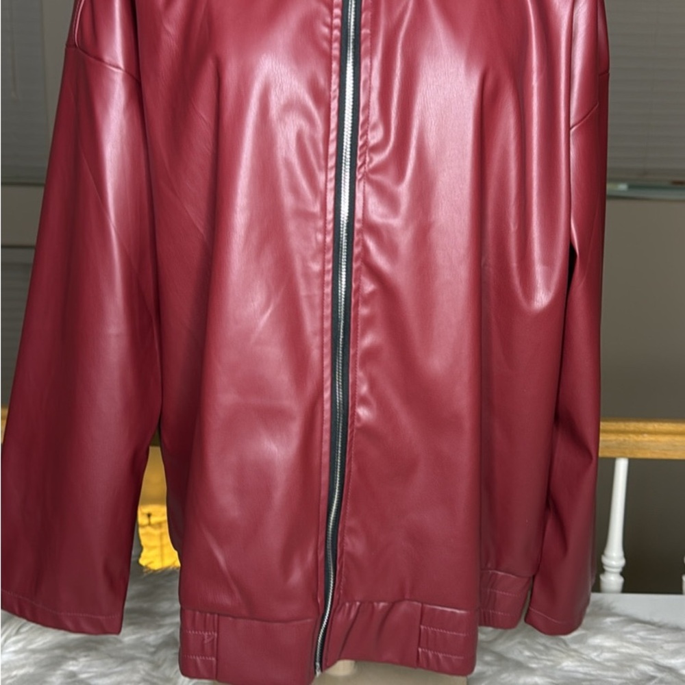 Stylish Women's Red Faux Leather Jacket Size Large New Without Tags Casual Nice - Picture 2 of 6
